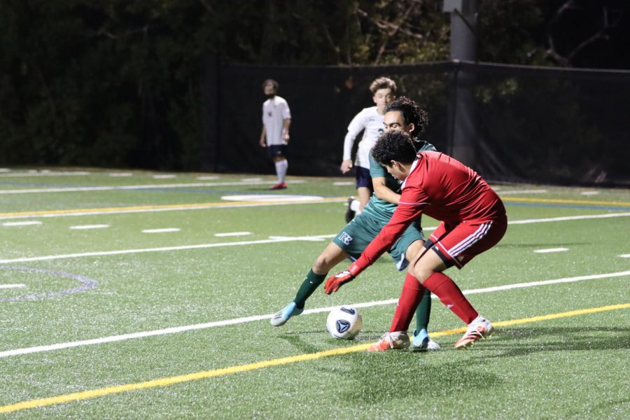 Danny Mendoza ‘21 battles for possession in the first half. 