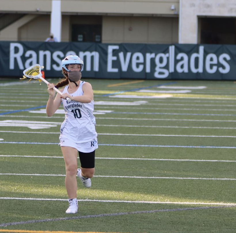 Rachel Bienstock ‘21 gets ready to pass the ball as she runs up the field